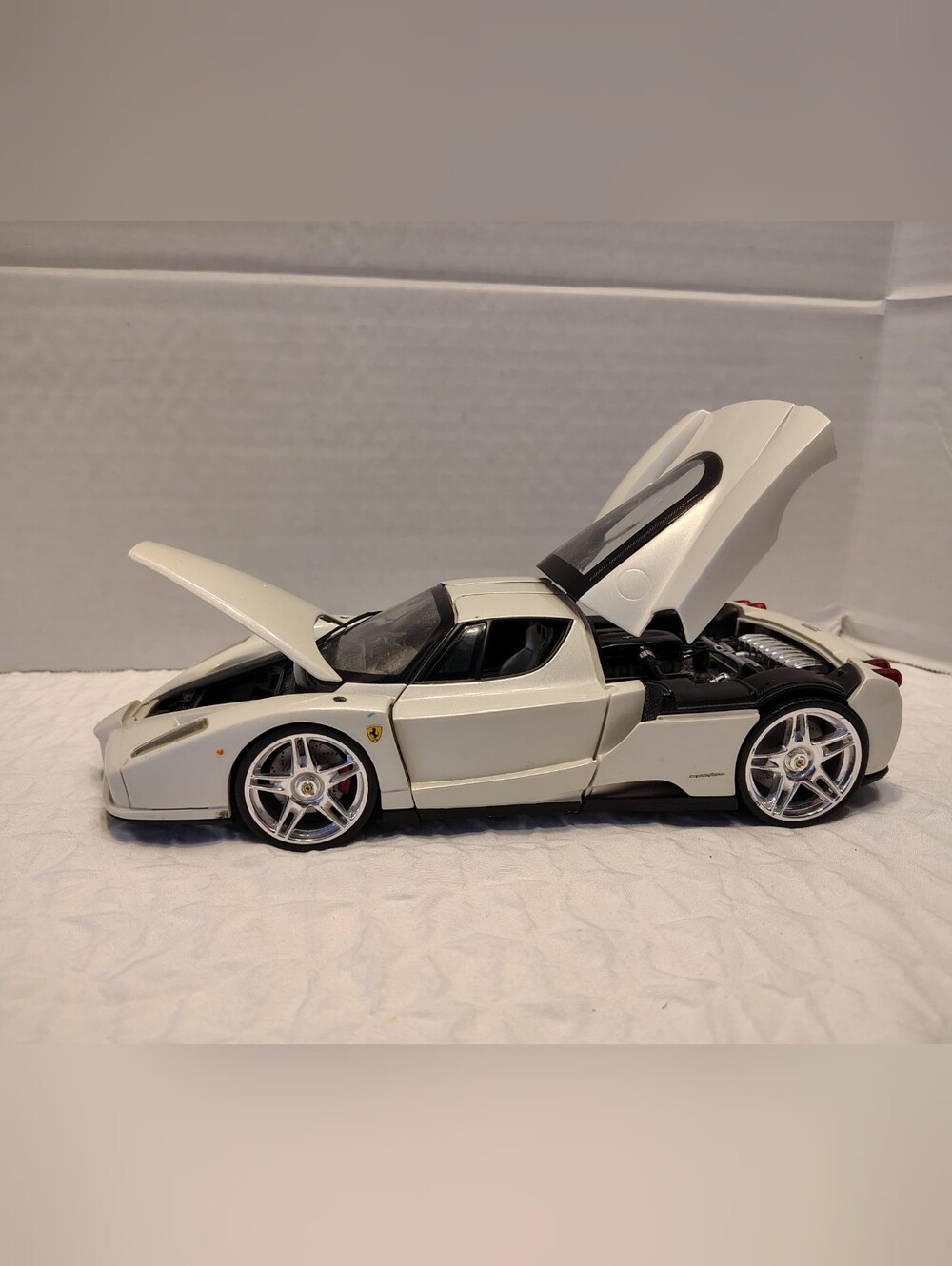 1:18 Scale Hot wheels Enzo Ferrari Diecast Model